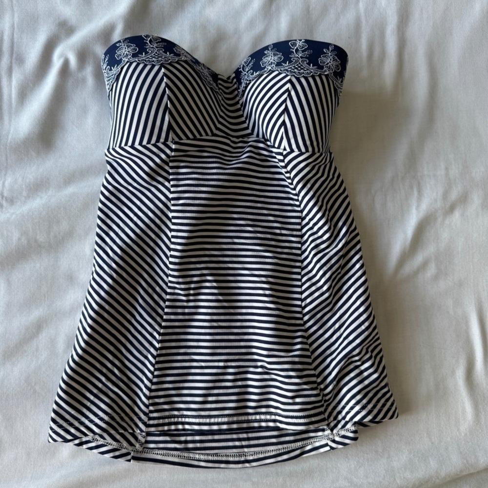 Jets by‎ Jessika Allen Striped Strapless Tankini Blue White 4 Embroidered Floral